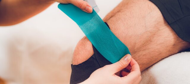 膝蓋大腿部痛に対するキネシオテーピング